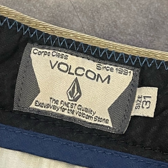 Volcom khaki skateboard shorts - Picture 3 of 9